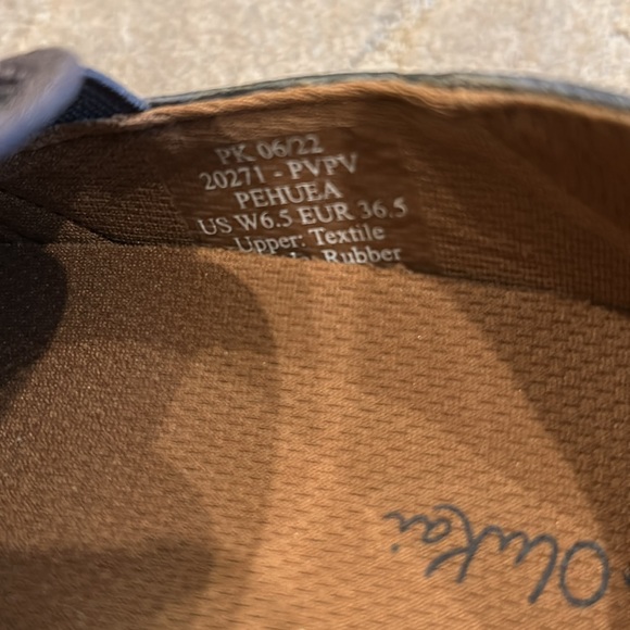 Olukai Pehuea Slip Ons - Picture 3 of 7